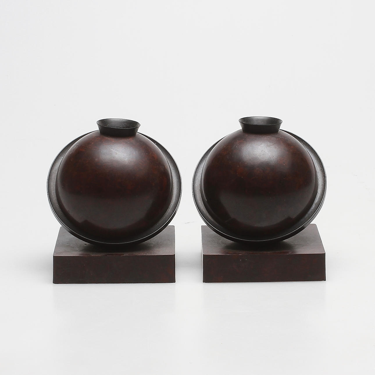 LJUSSTAKAR, ett par, bakelit, Art Deco, 1920/30-tal.