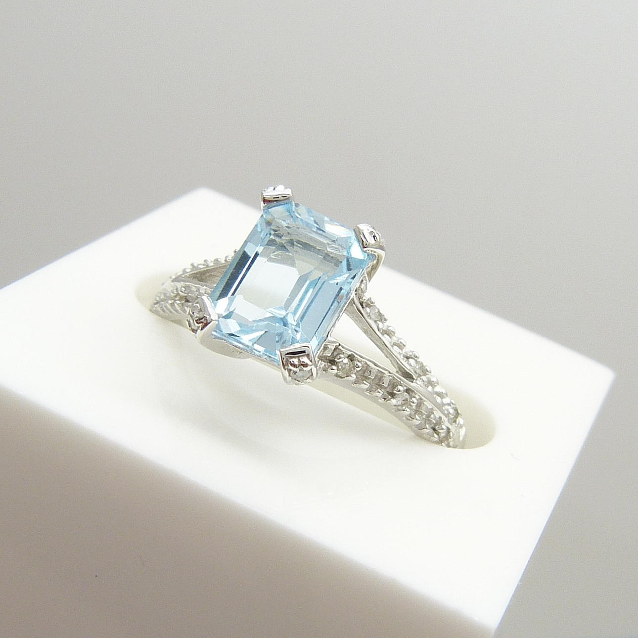 TOPAZ & DIAMANTRING.