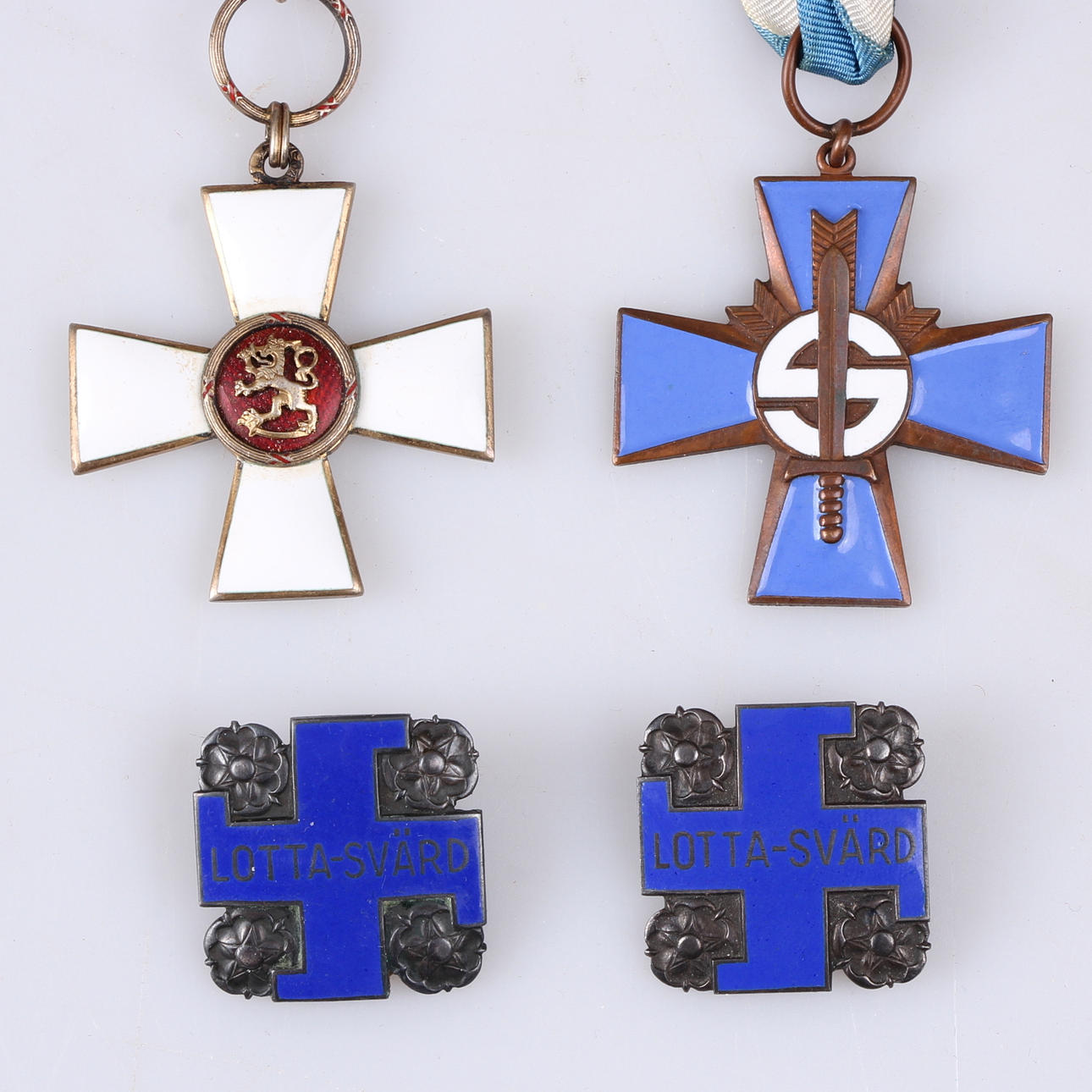ORDEN, samt märken, Delvis Finska lejon orden samt Lotta Svärd, Finland.