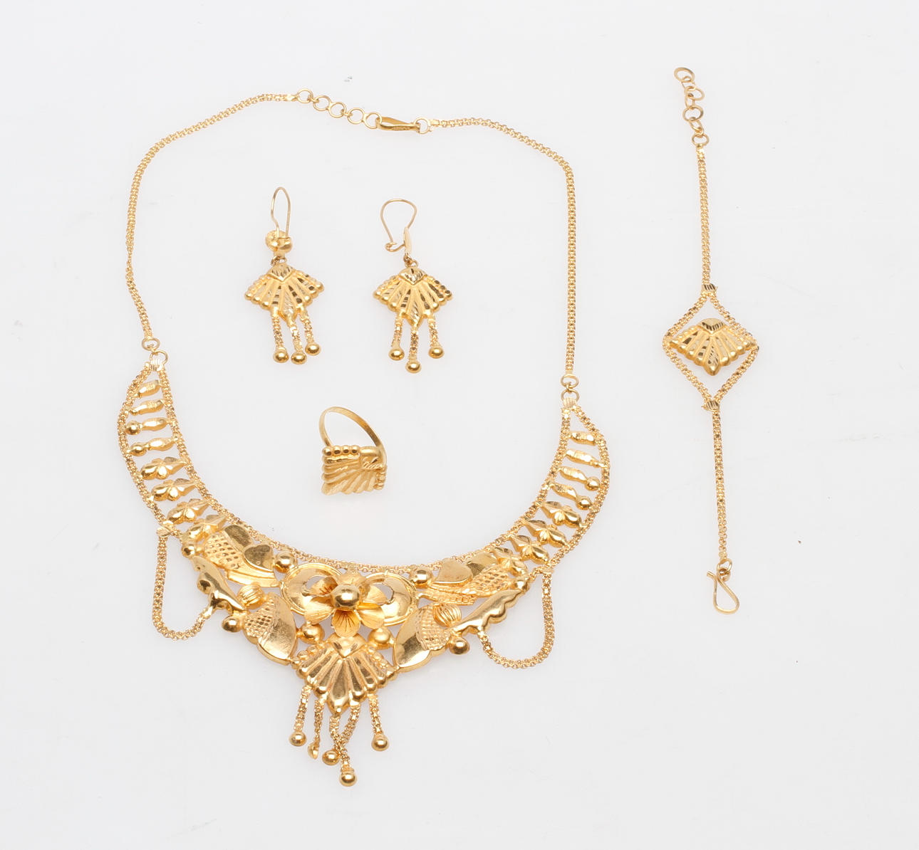 SMYCKESET, 21k guld, vikt ca 38,9 gr.