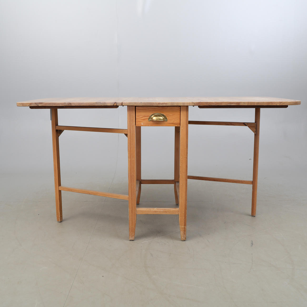 FLAP TABLE, 2 single gates, 2 drawers.