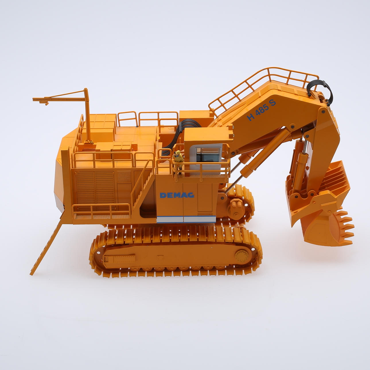 EXCAVATOR, Demag H 485 S.