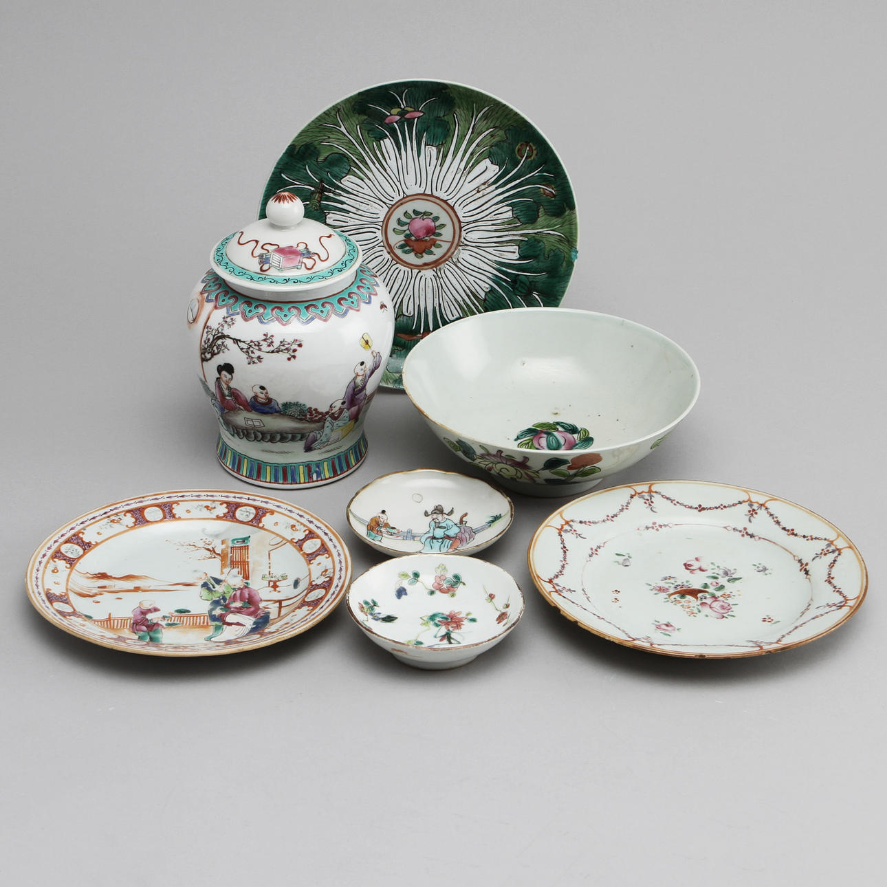 TALLRIKAR, SKÅL samt LOCKURNA, porslin, KIna, 17-1900-tal.