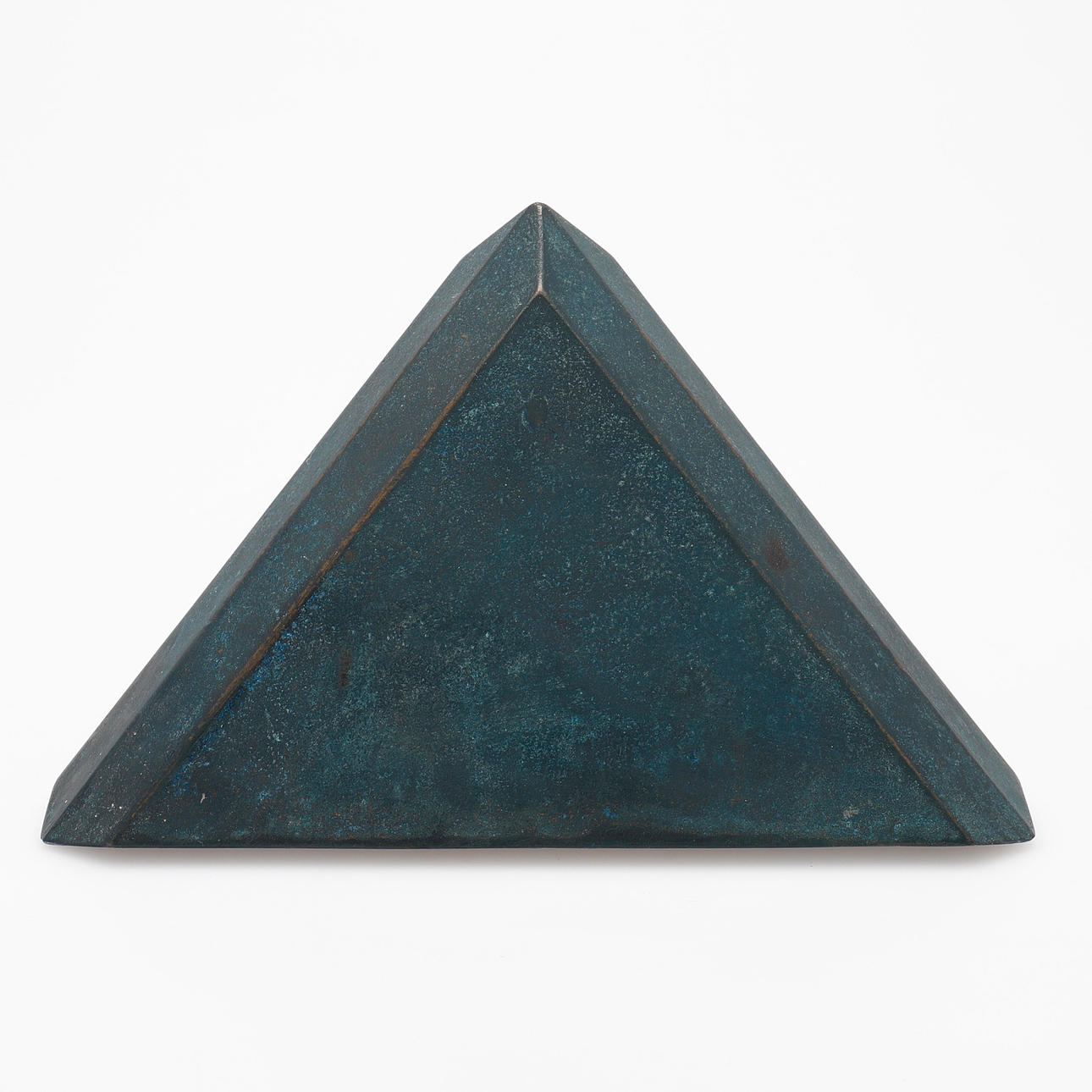 CARL MAGNUS. SCULPTURE, GEOMETRIC SHAPE.