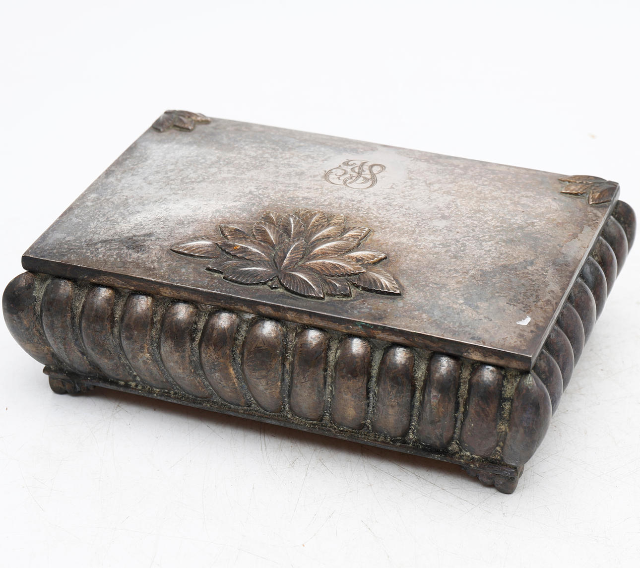 Smyckeskrin i gallonerad silver, omkring 1930.