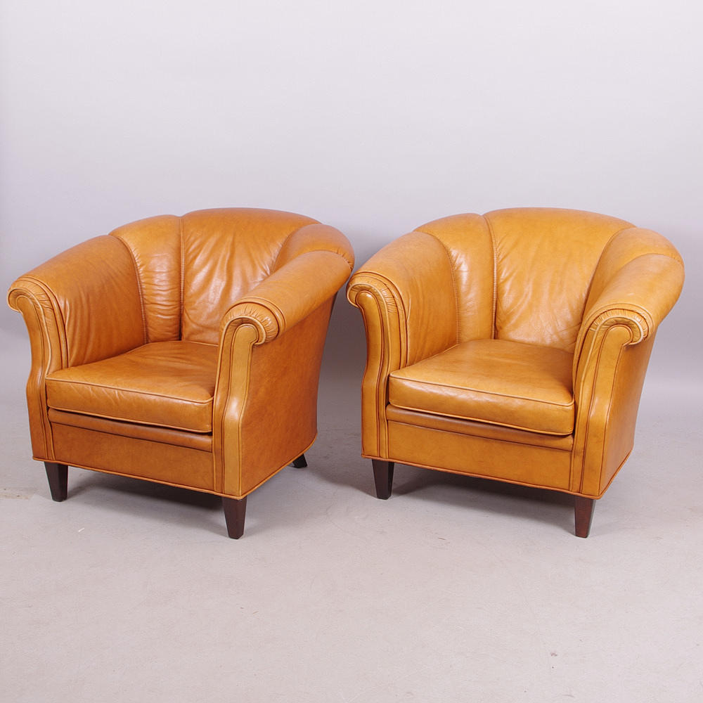 CLUBFÅTÖLJER, 1 par, brunt skinn.