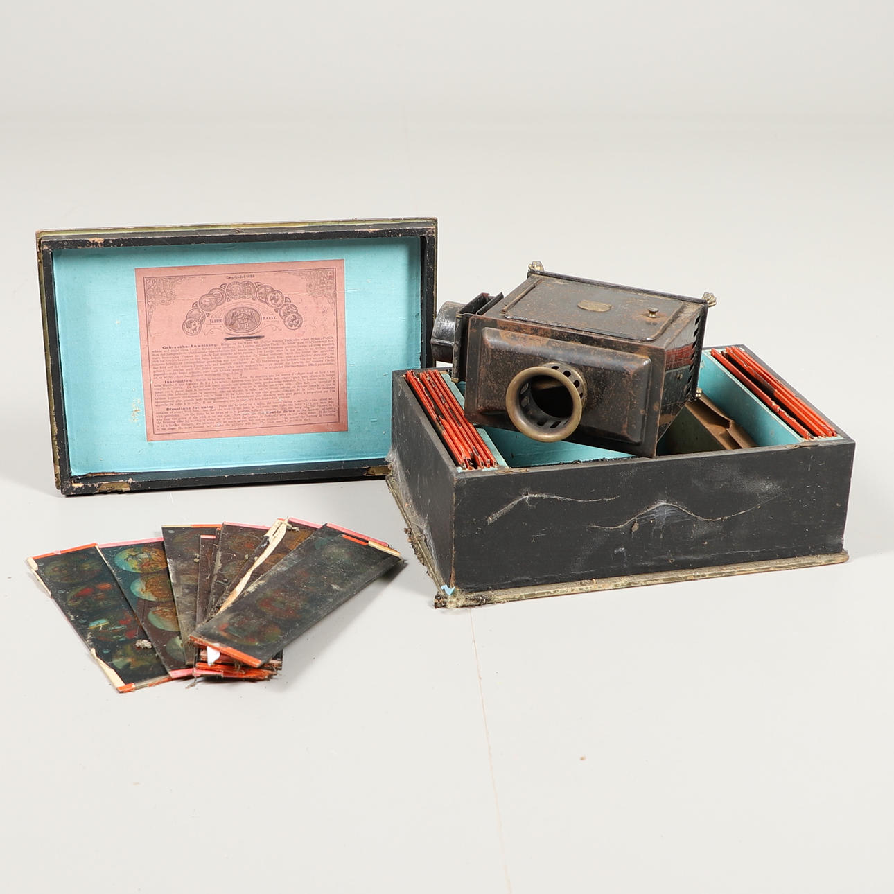 LATERNA MAGICA - BOXED MAGIC LANTERN & SLIDES.