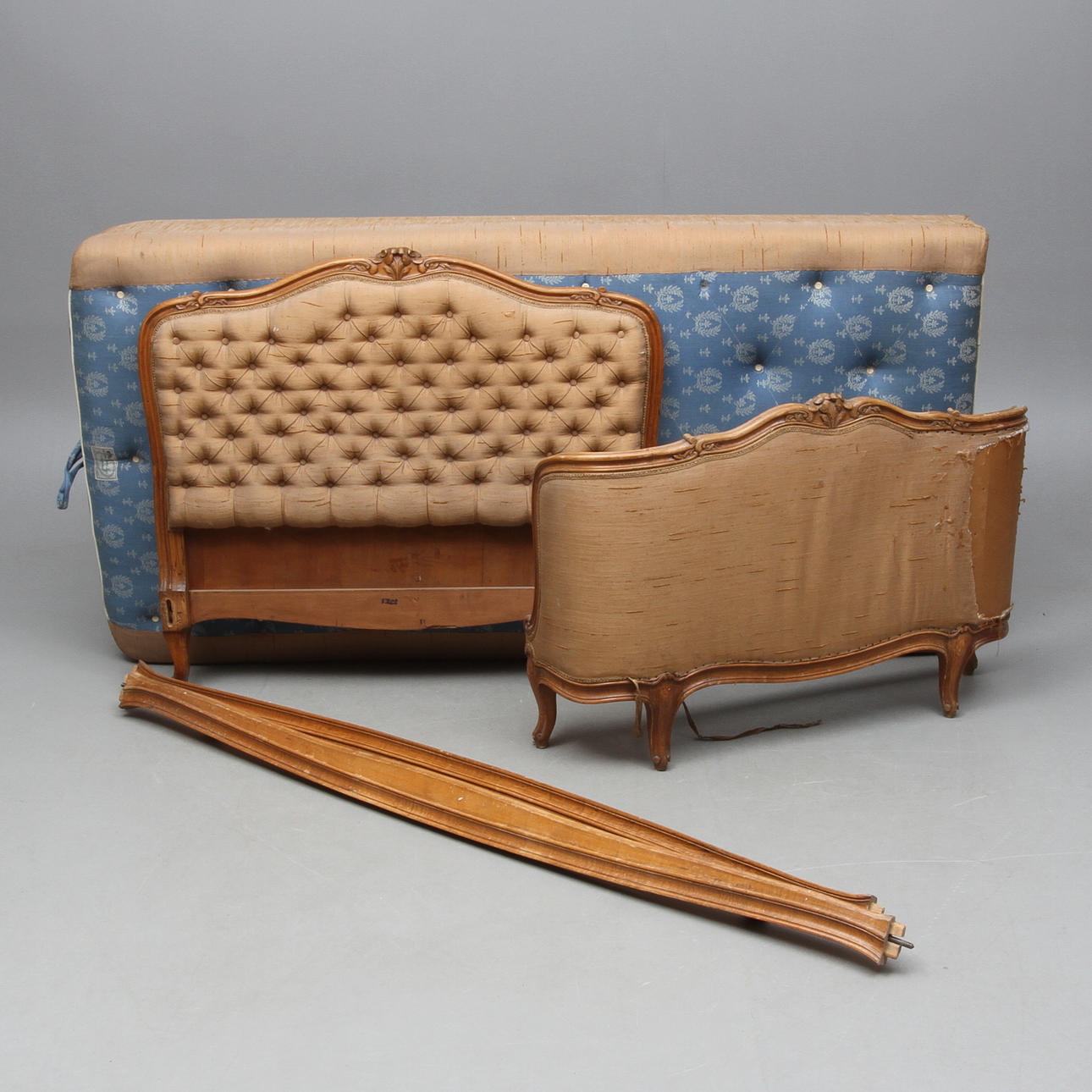 SÄNG, rokokostil, 1900-tal.