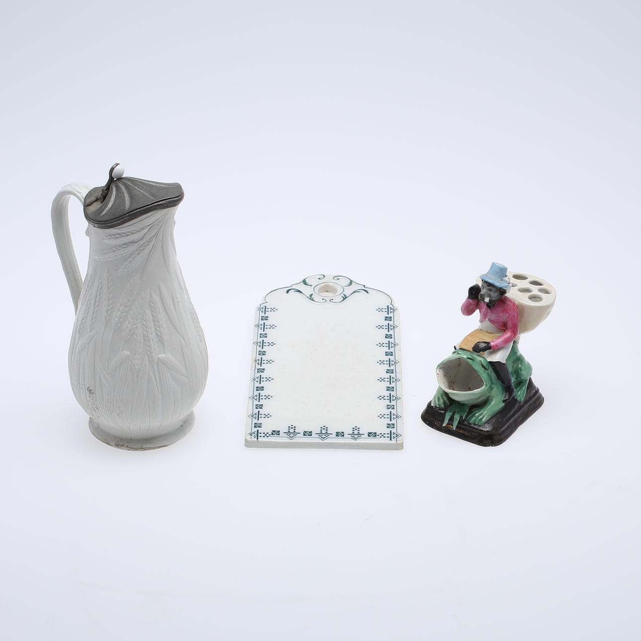 PORSLINSFÖREMÅL, 3 st, bland annat Gustafsberg.