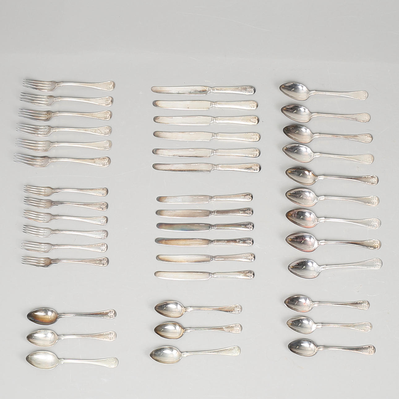 PARTI BESTICK i nysilver, 42 st, "Gammal Fransk ".