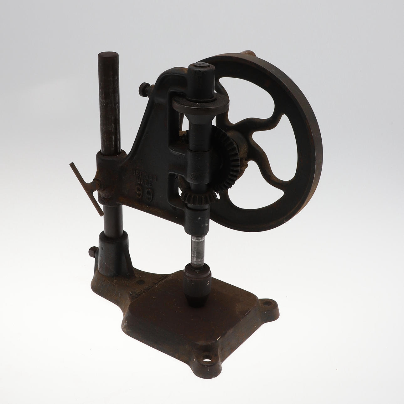 A VINTAGE "BRITISH MADE" PILLAR DRILL.