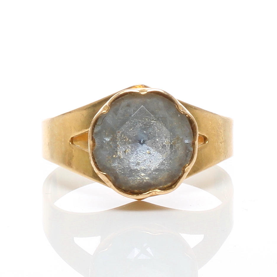 RING 18k guld med sten, Waldemar Atelje, Skara, 1977.