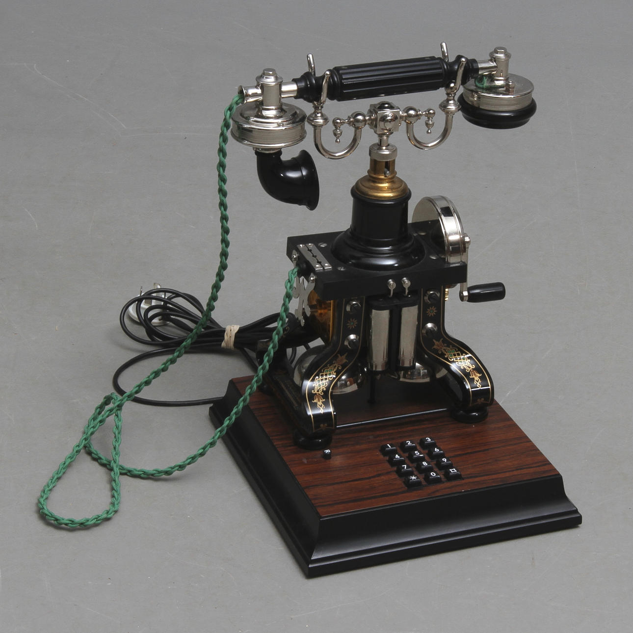 BORDSTELEFON, Jubileumsmodell efter "Taxen", LM Ericsson, 1900-talets senare del.