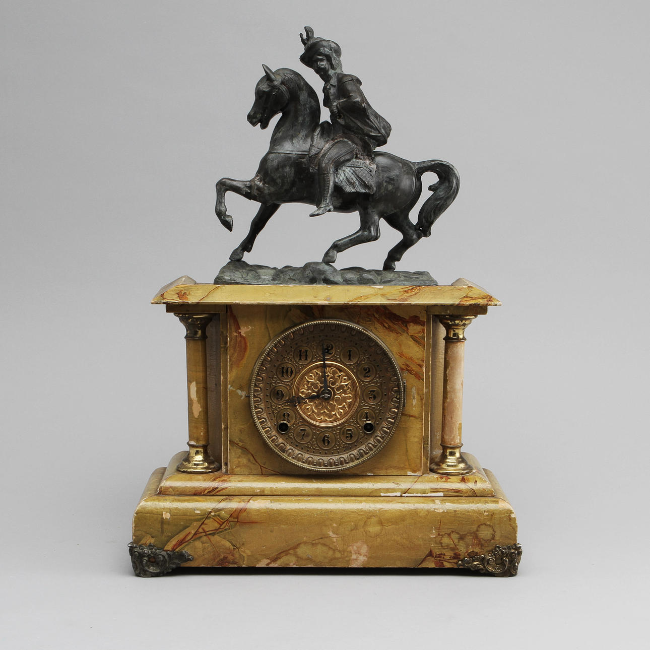 BORDSUR med SPELDOSA 1900-talets tidigare hälft, troligtvis England.