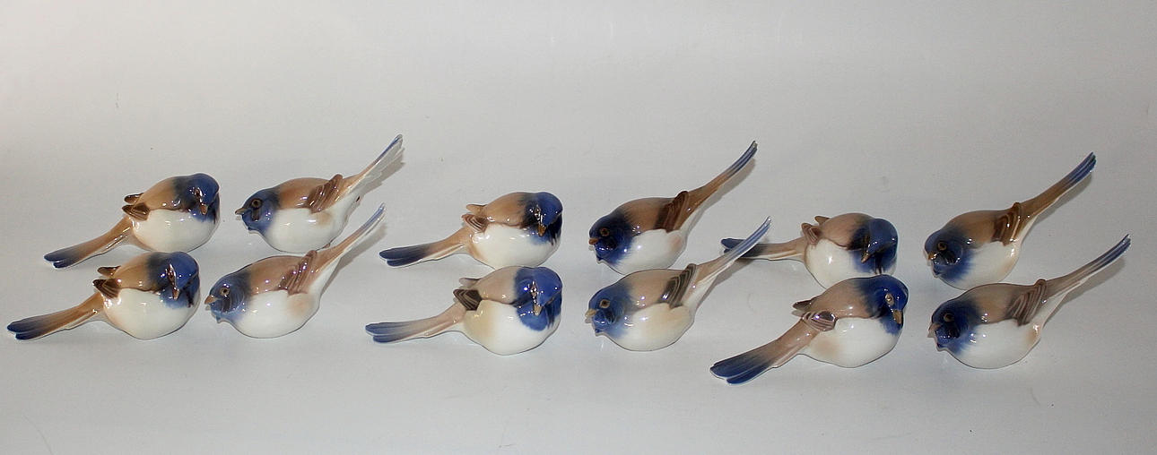 FIGURINER, porslin, 12 st, fåglar, "Optimisten och pessimisten", Bing & Gröndahl. Danmark.
