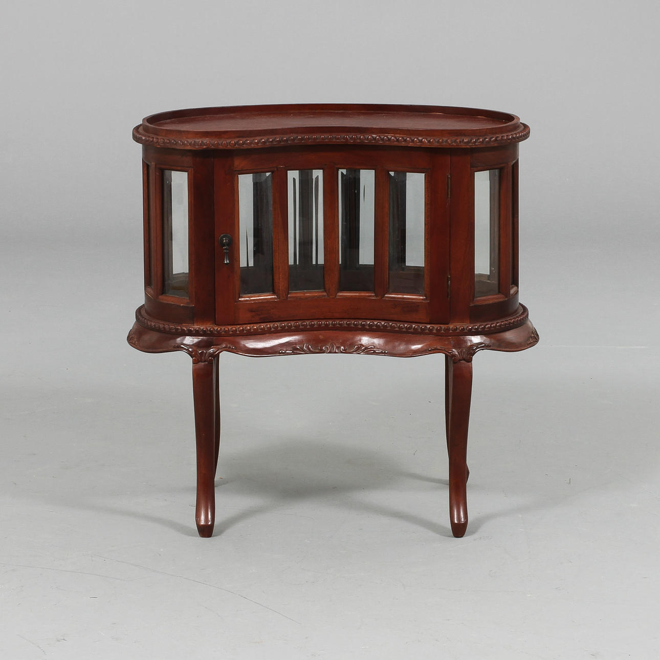 VITRINSKÅP, rokoko-stil, 1900-tal.