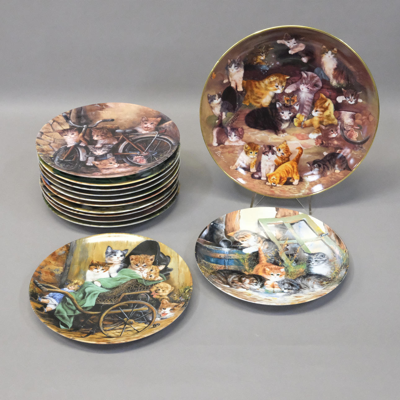 Seltmann Weiden. TELLER UND 13 TELLER MIT KATZENMOTIV.