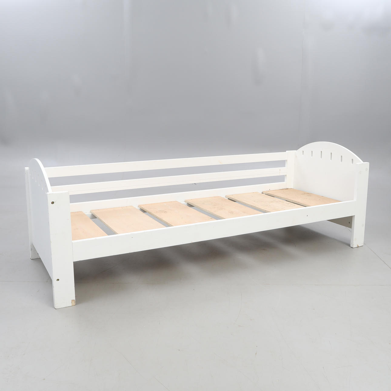 BARN/JUNIORSÄNG, Mio, vitlackerad.