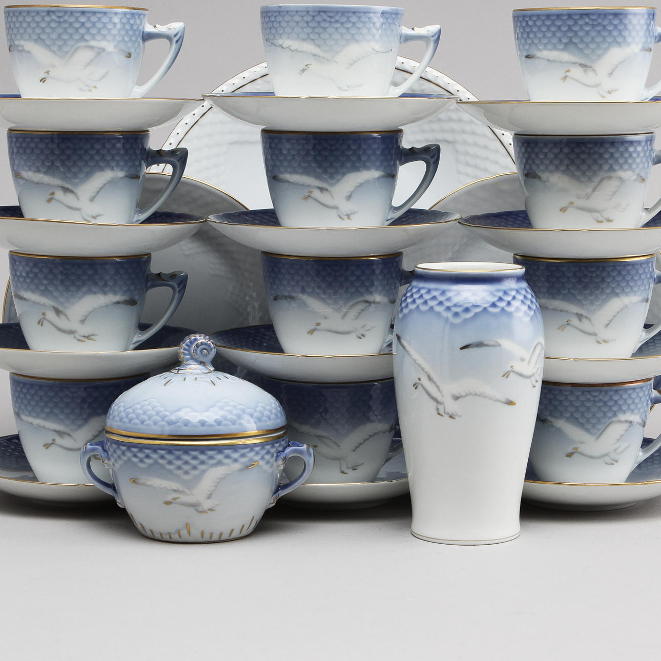 KAFFESERVIS, 39 delar, "Måsen", Bing & Gröndahl och Royal Copenhagen.