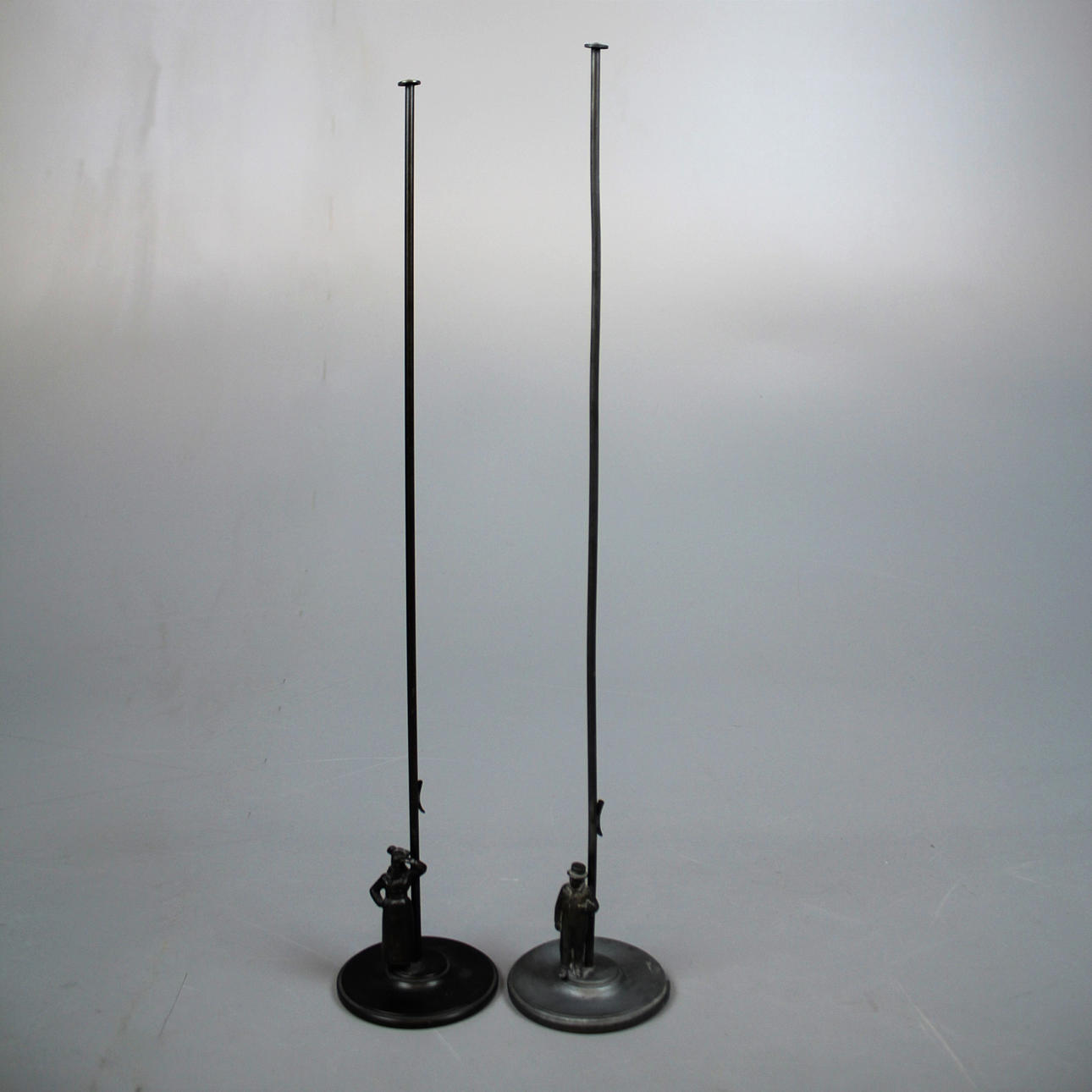 BANDERA DE MESA STICKS 2 uds, metal. siglo 20.