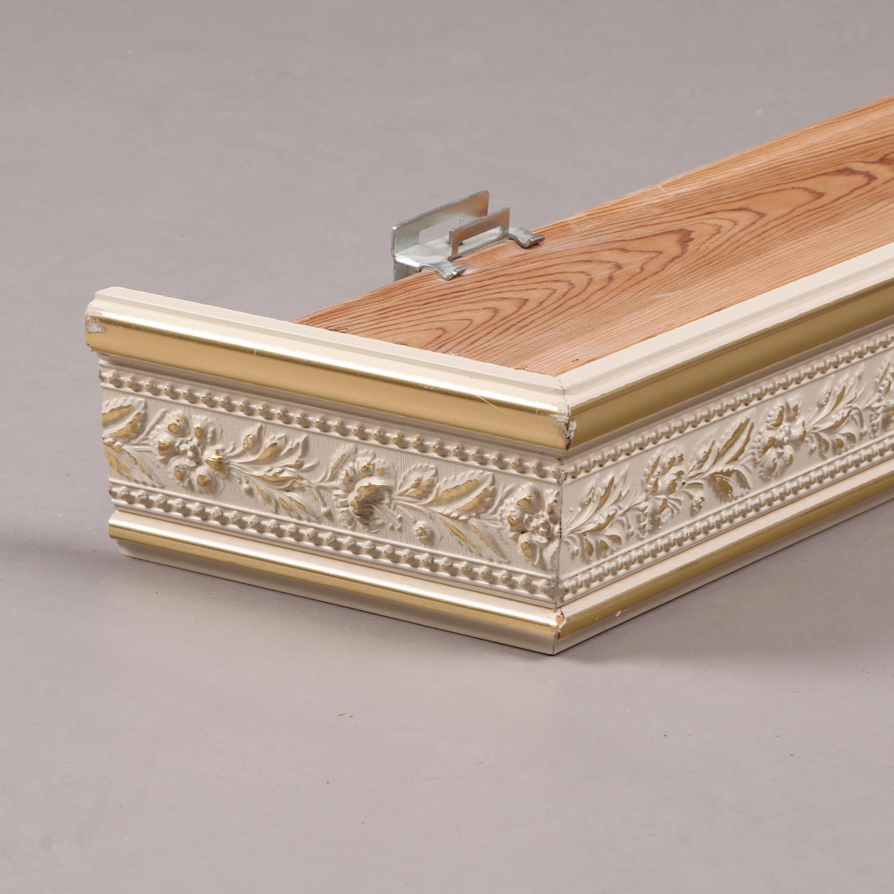 KORNISCH, Gustaviansk stil, 240 cm, 1900-tal.