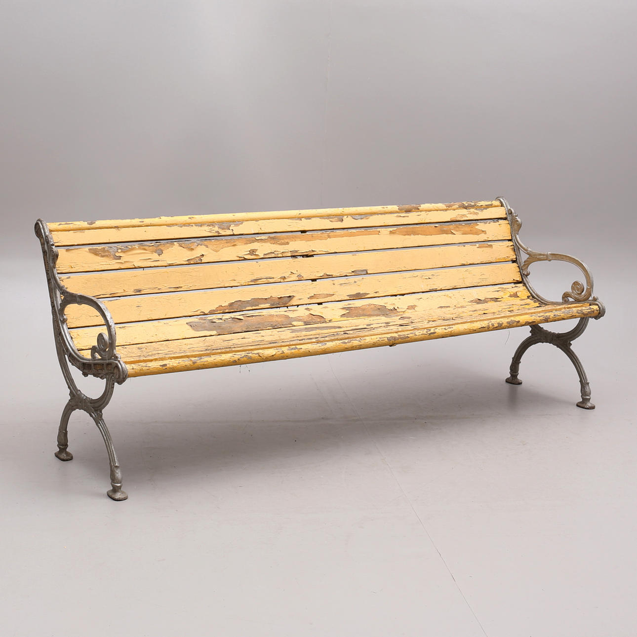 PUUTARHASOHVA, valurautaiset päät.