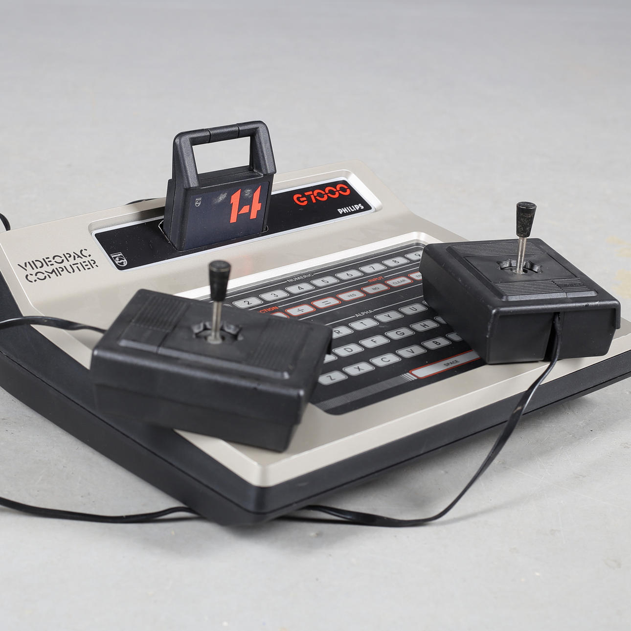 Philips VIDEOPAC G7000, 3 peliä ja 2 ohjainta.