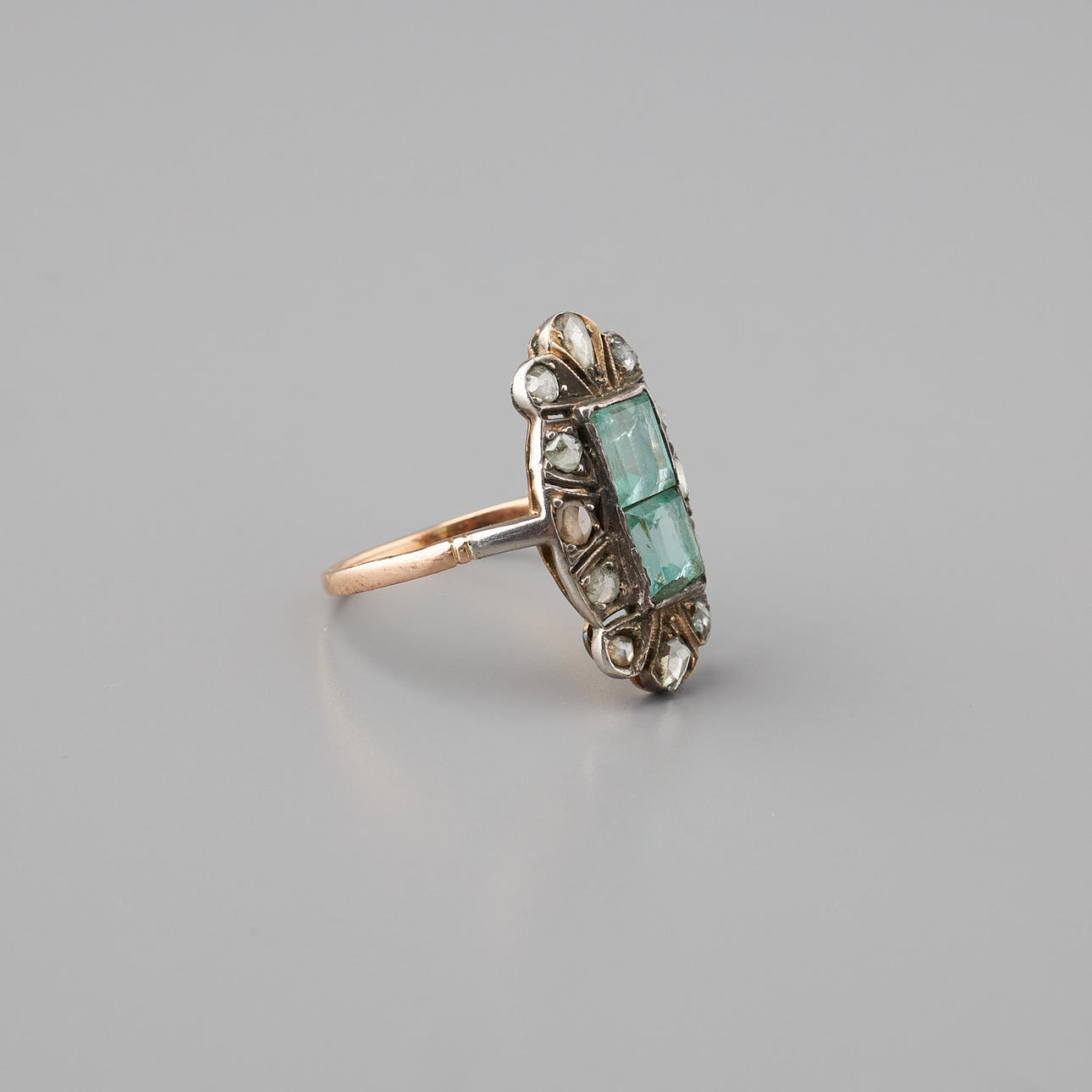 RING, trappslipade beryller, rosenslipåade diamanter, silver, 14K guld.