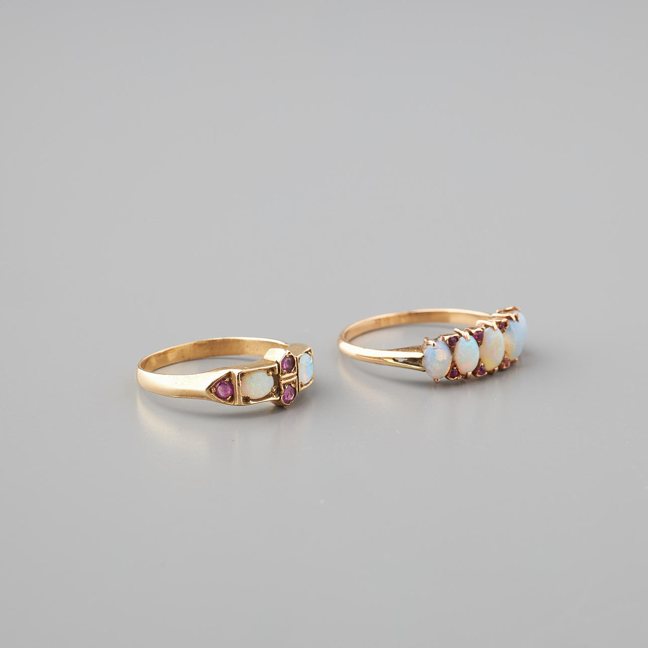 RINGE, 2 stk, opaler, rubiner, 14K guld.