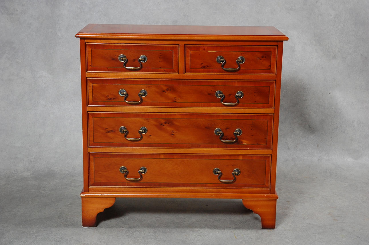 BYRÅ, idegran, Engelskstil.