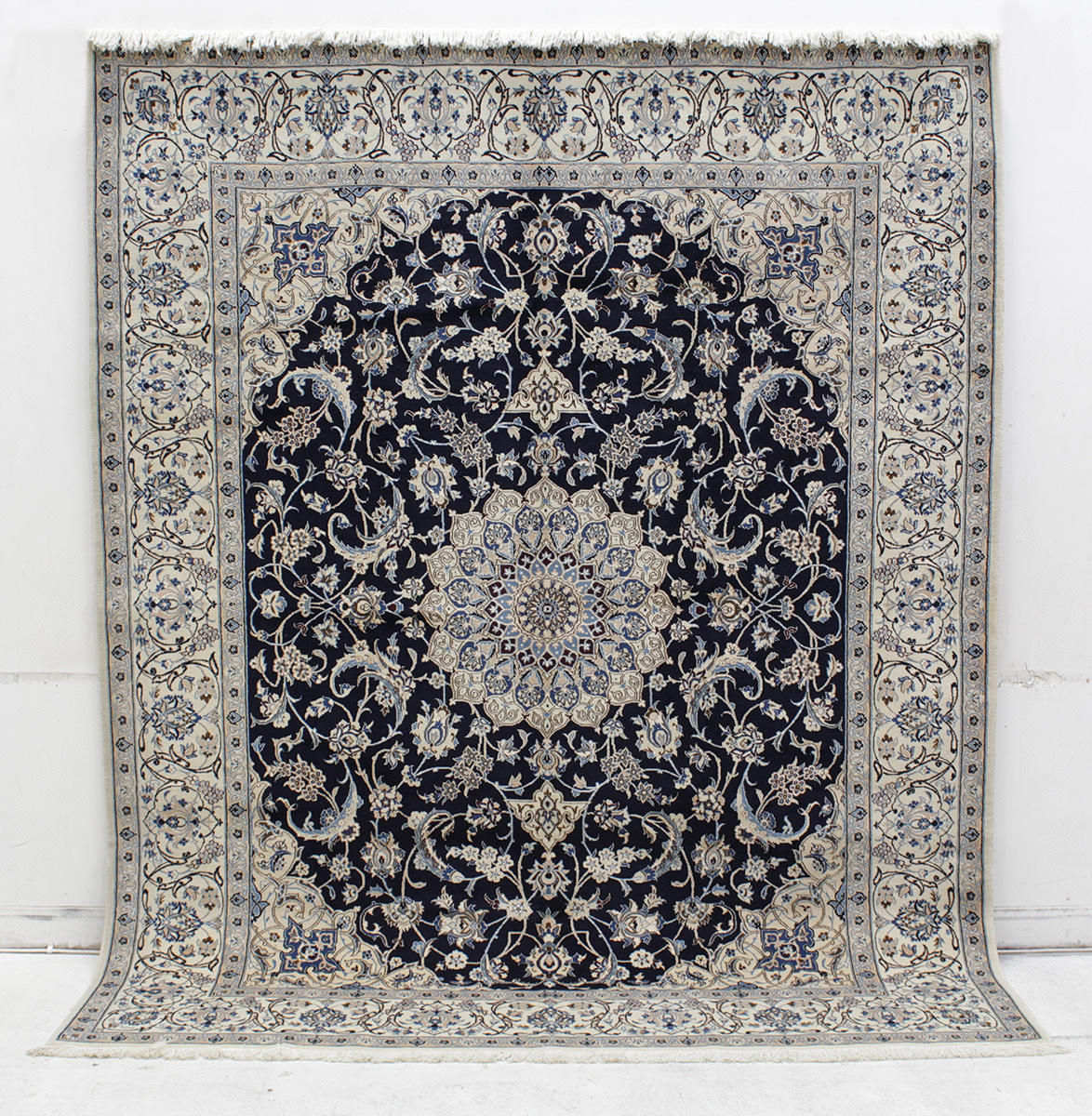 MATTA, Persisk, Nain med silkesinslag, 280 x 223 cm.