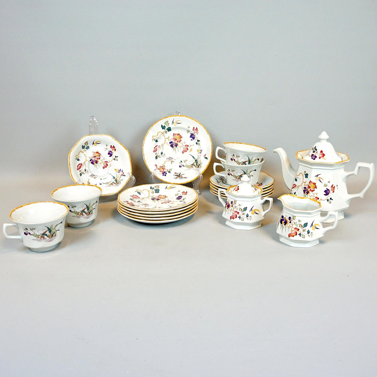 WEDGWOOD, "Devon Rose", Teeservice-Teile, 19-teilig.