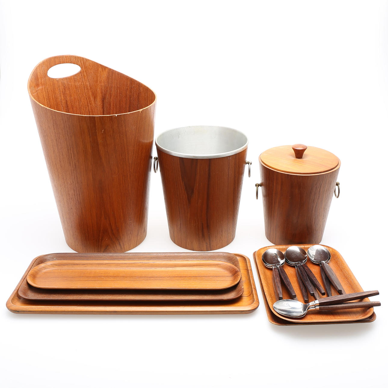 TEAKFÖREMÅL, 22 delar, 1950-60-tal.