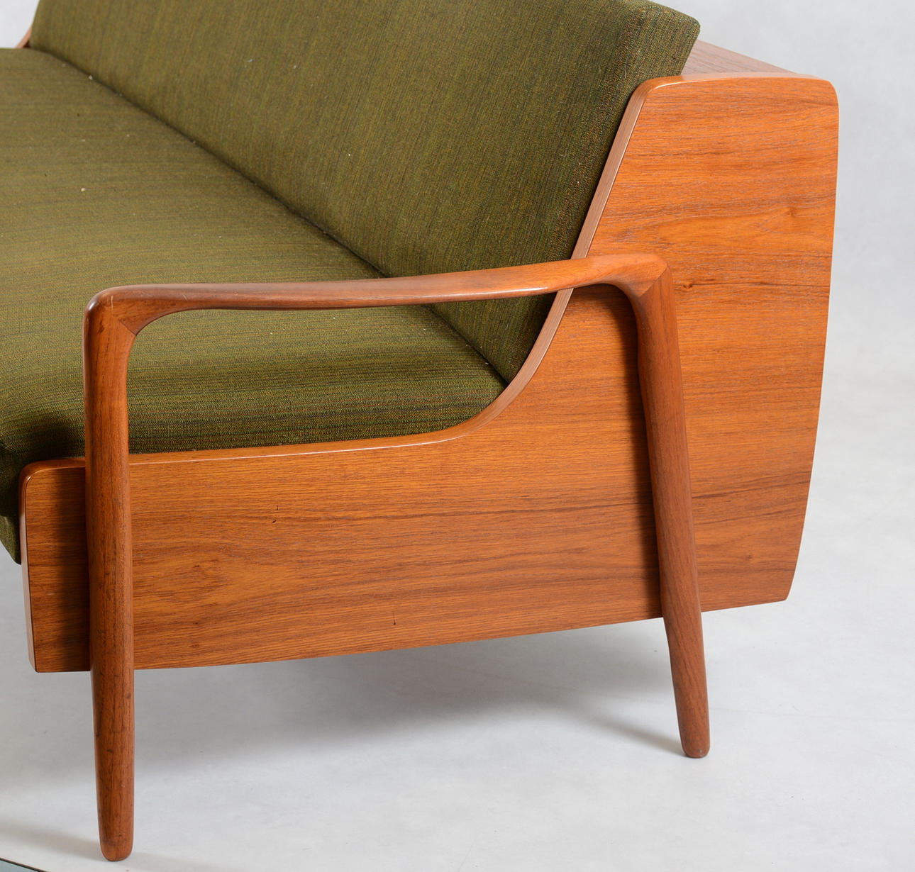 OKÄND DESIGNER. Sovesofa, teaktræ.