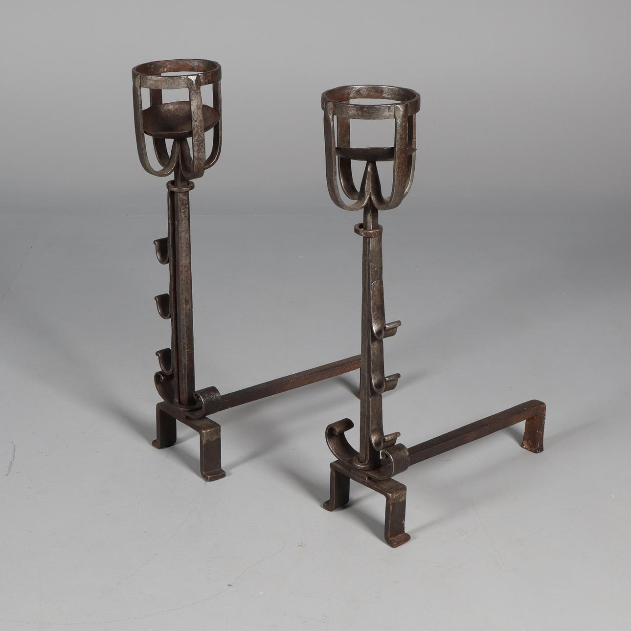 ELDHUNDAR, ett par, järnsmide.