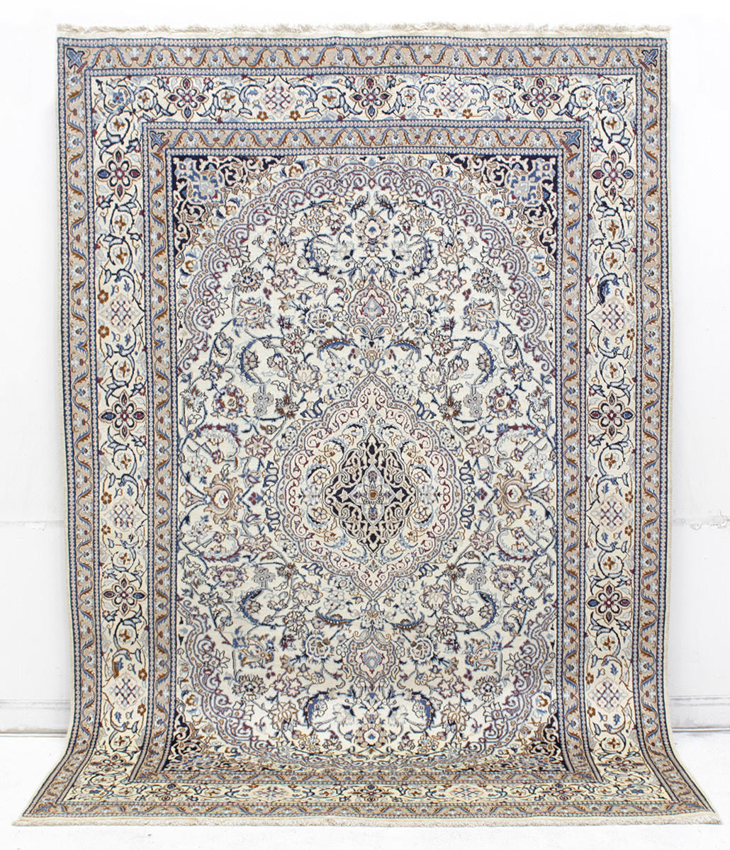 MATTA, Persisk, Nain med silkesinslag, 290 x 196 cm.