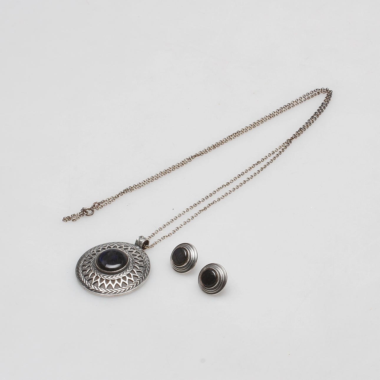 GARNITYR, 2 delar, sterlingsilver och spektrolit, Kalevala, Finland.