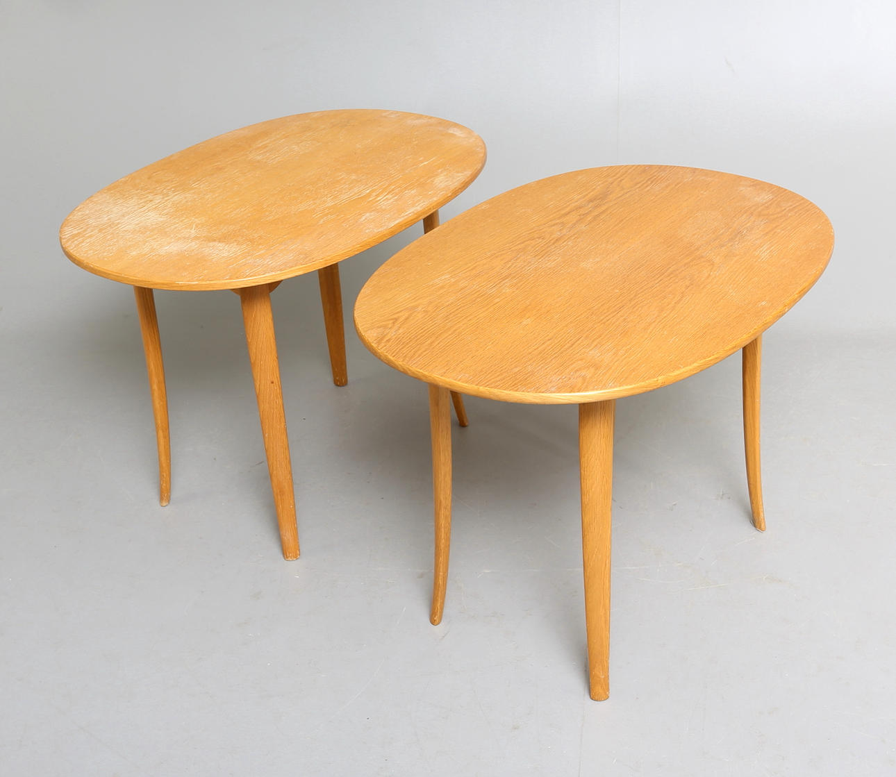 CARL MALMSTEN. Bord, 2 stycken, Ovalen, teak.
