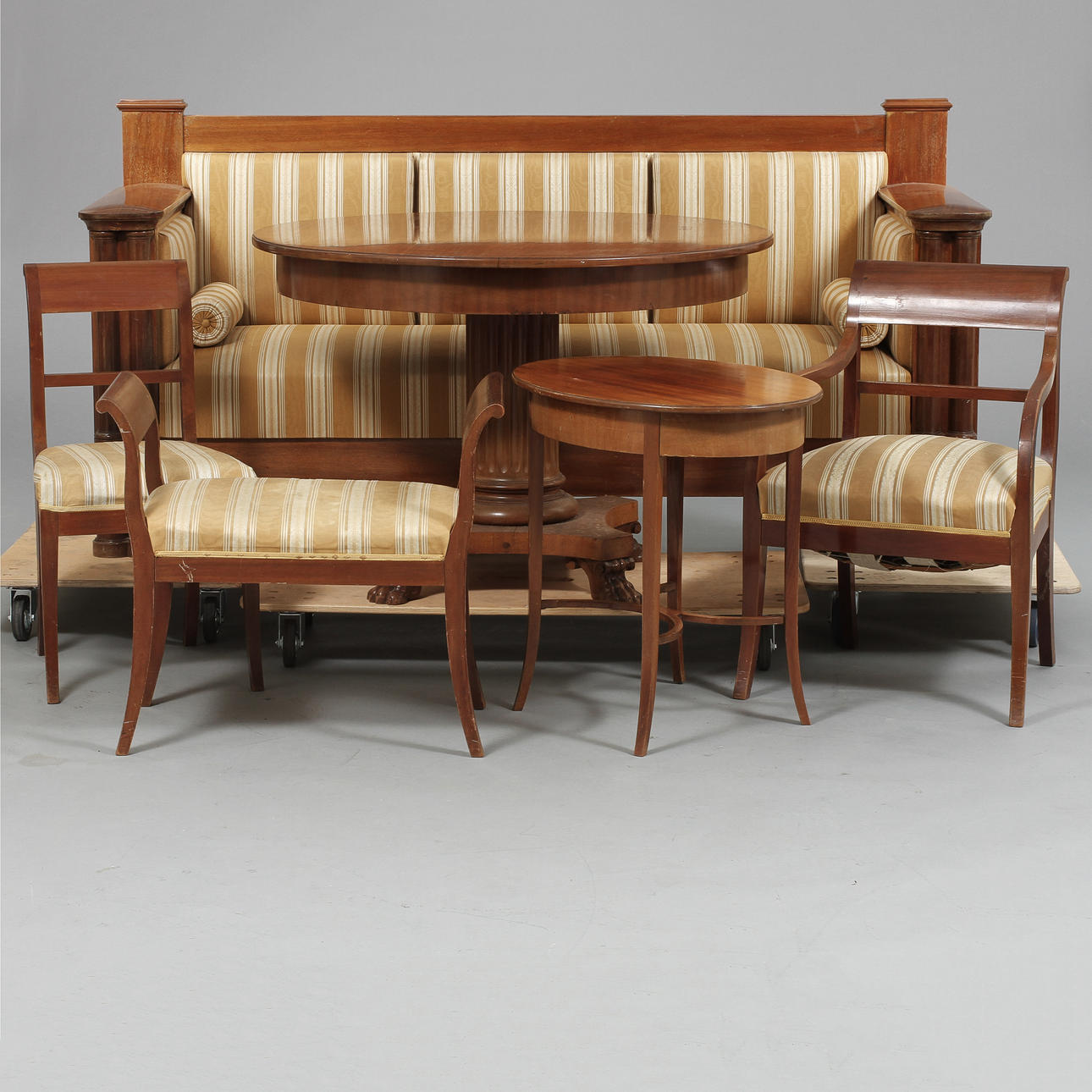 SALONGSMÖBEL, 11 delar, Karl Johan-stil, 1900-talets tidigare hälft.