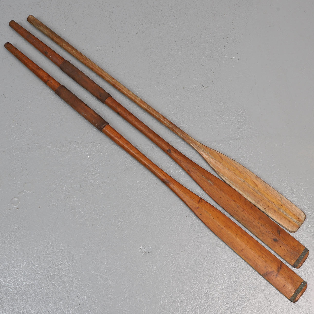 ÅROR, 3 st, trä & läder.