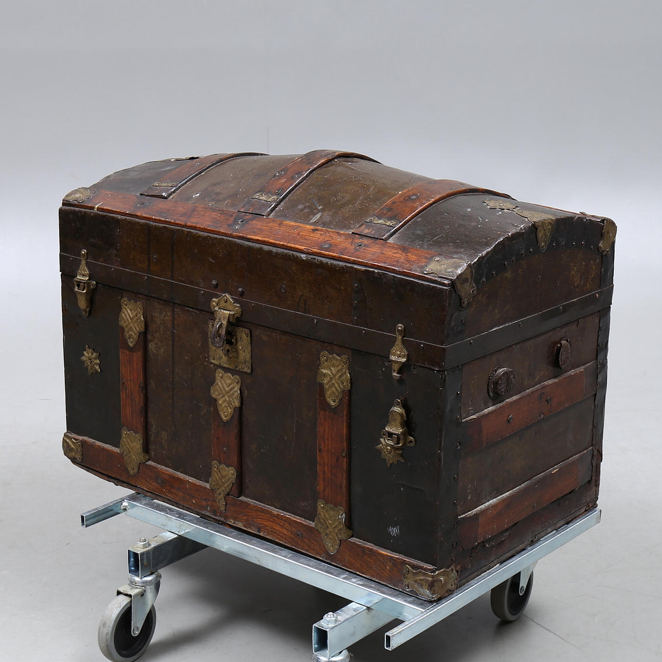 KOFFER, Holz und Metall, um 1900.