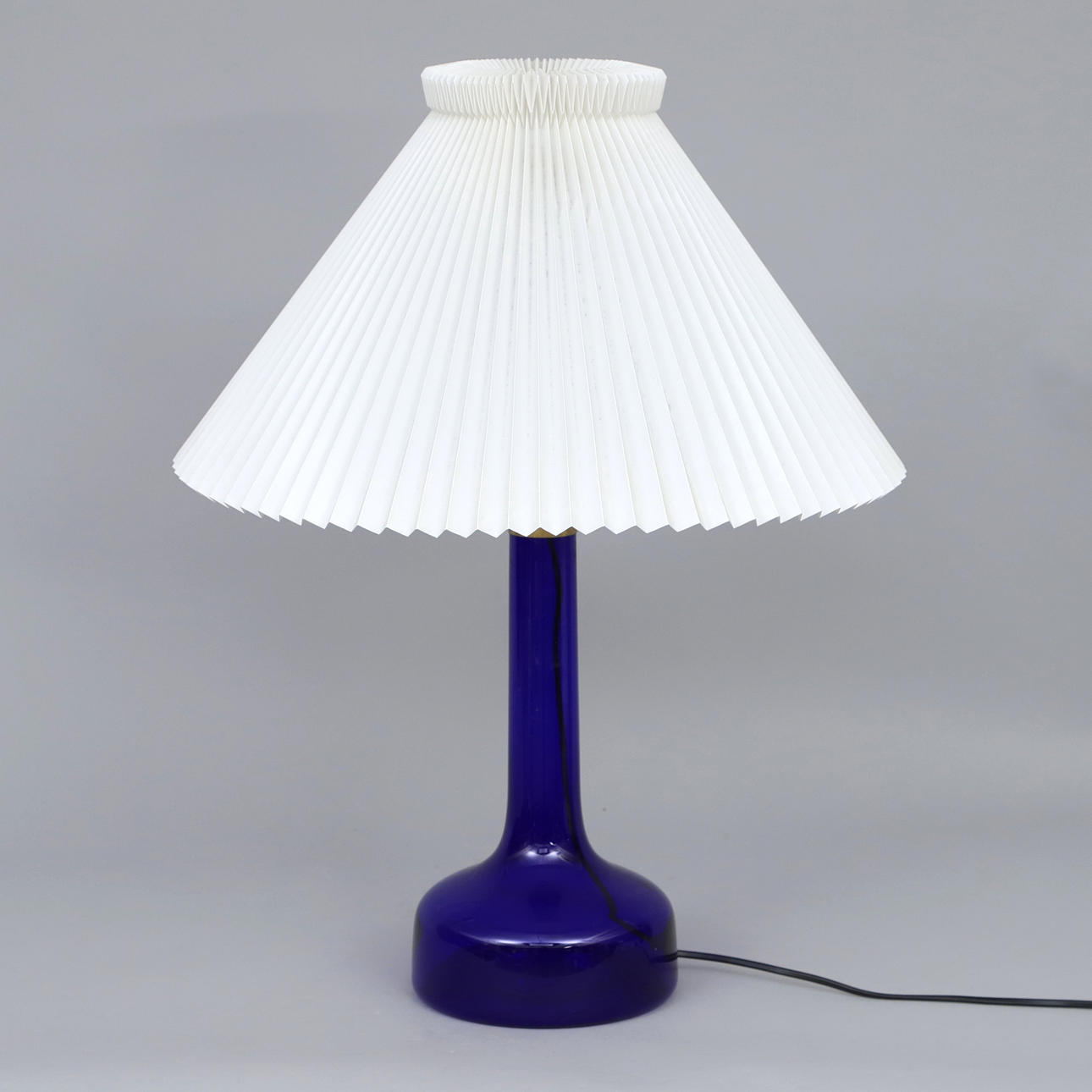 BORDLAMPE, blåt glas, Le Klint.