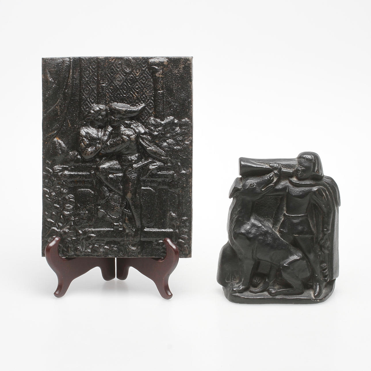 GJUTJÄRNSRELIEF samt GJUTJÄRNSSKULPTUR.