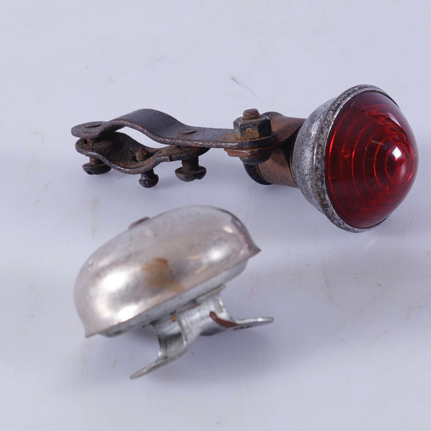 KATTÖGA samt ringklocka, 18/1900-tal.