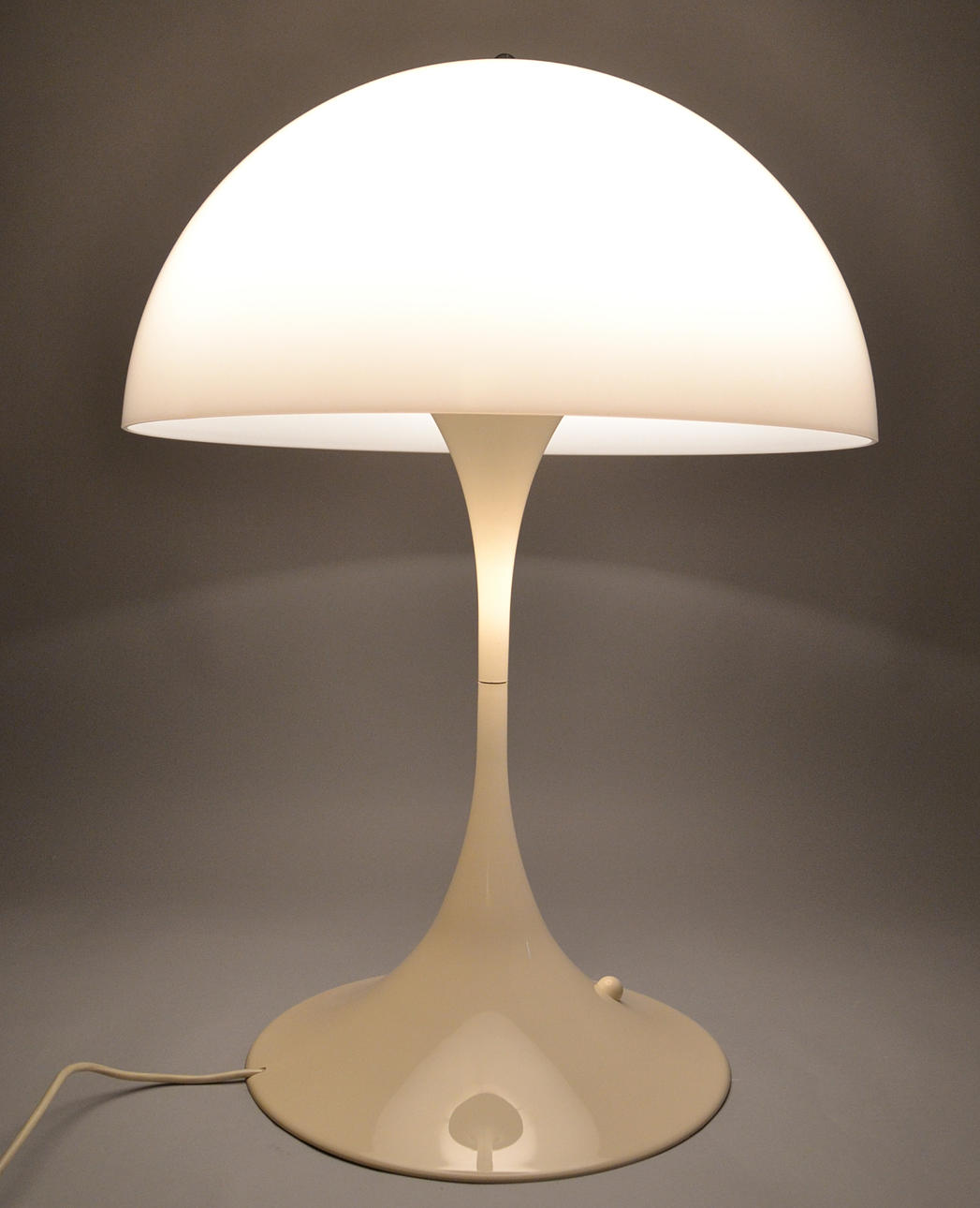 VERNER PANTON. Panthella bordlampe.