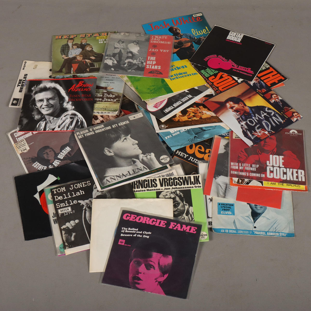 VINYL RECORDS singles 55 pieces.