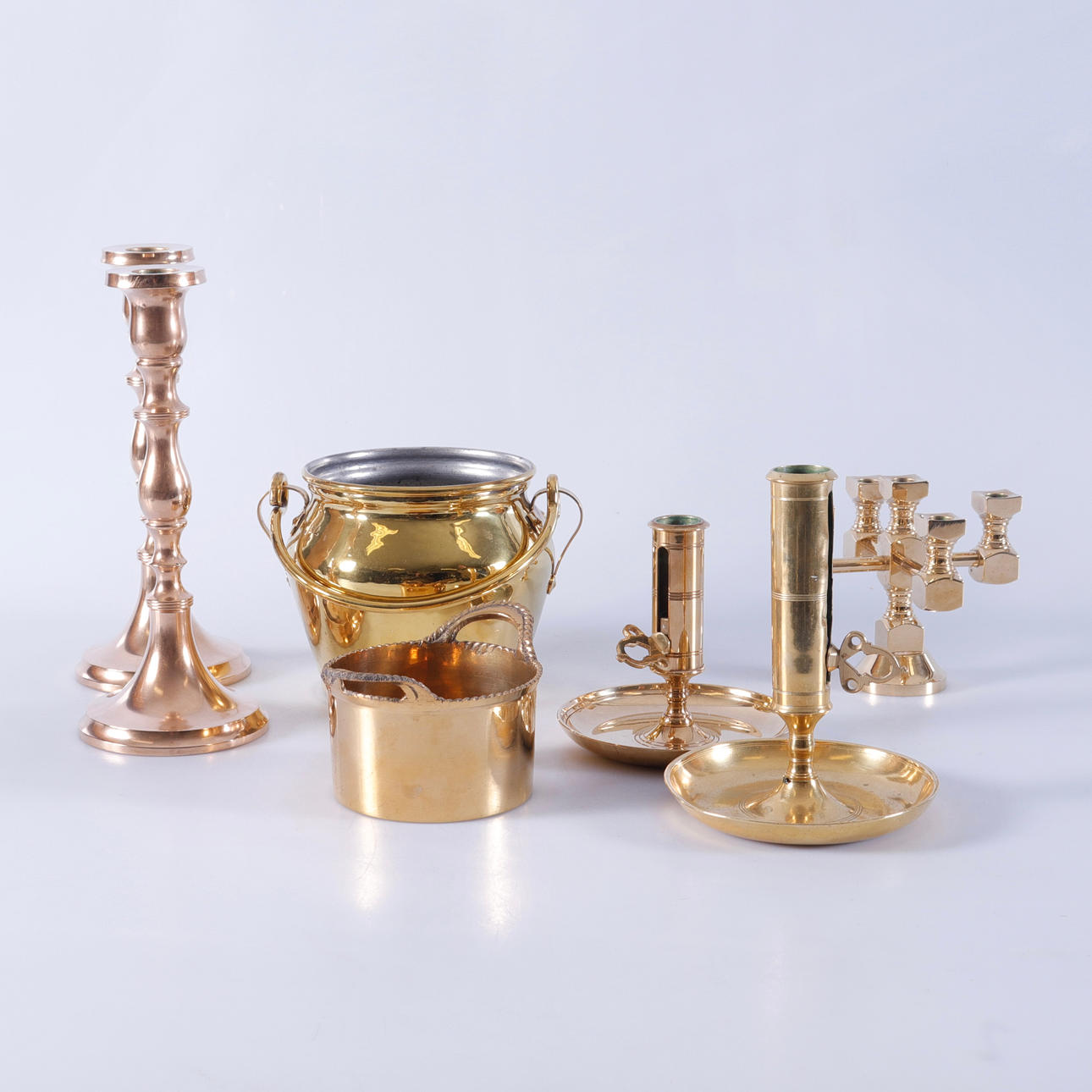 LOT OF A Collection OBJECTS, 7 parts, including candlesticks. Lighting ...