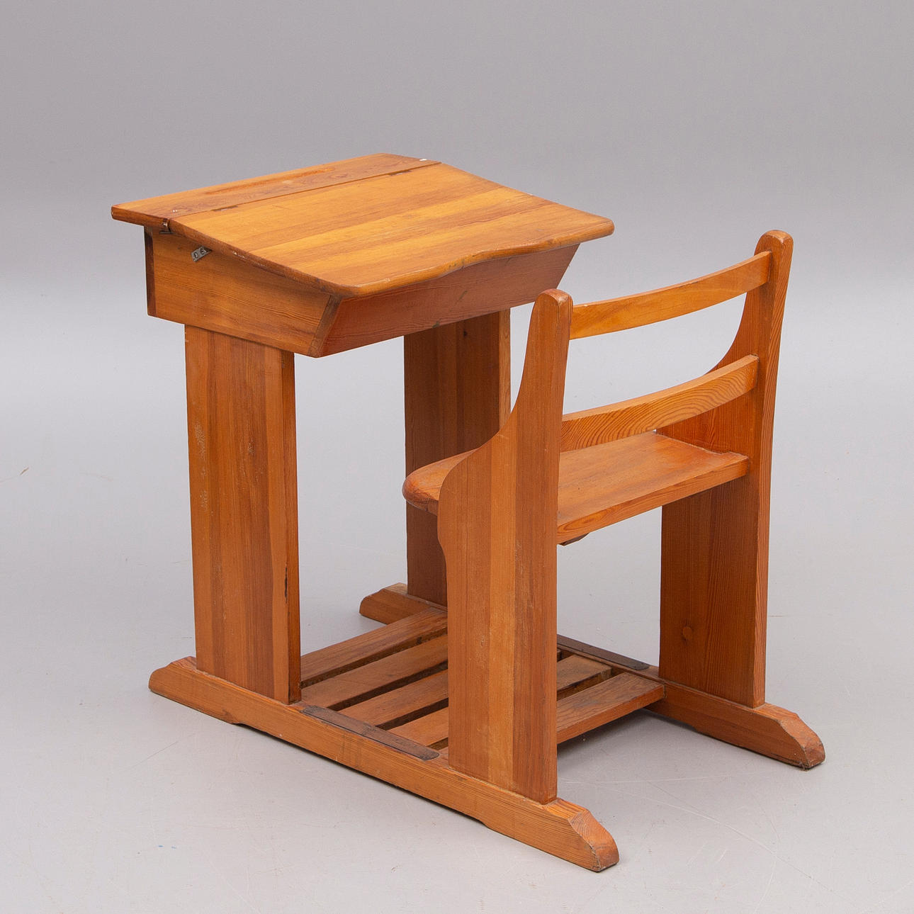 SKOLEBÆNK, træ, 1900-tallet.