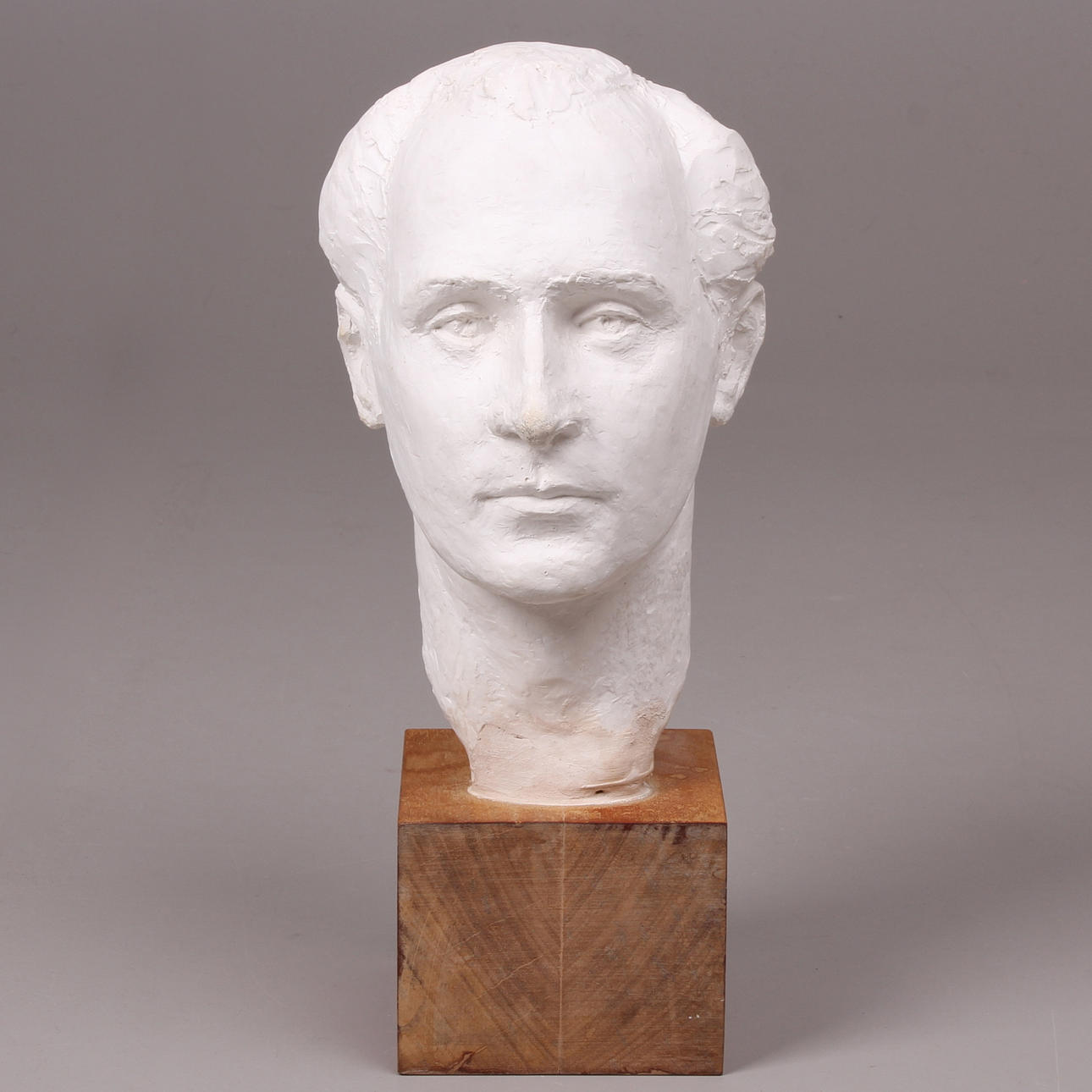 SKULPTUR, byst, gips, manshuvud, signerad BW.