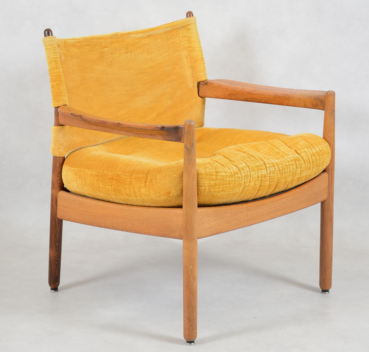 GUNNAR MYRSTRAND. Fåtölj för Källemo Möbelfabrik i Vaggeryd, modellen formgiven 1960.